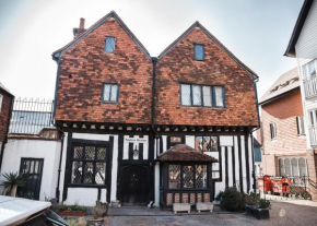 Taylour House - Edenbridge, sleeps 10, historic, unique yet modern